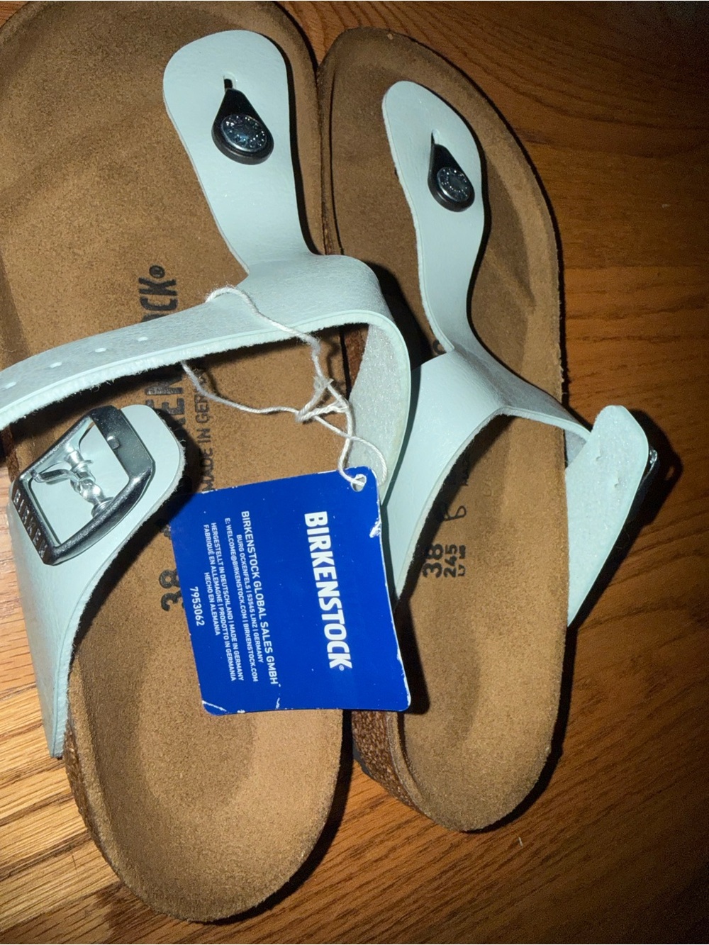 Birkenstock Women’s Gizeh Thong Sandal in Graceful Matcha - Picture 2 of 5
